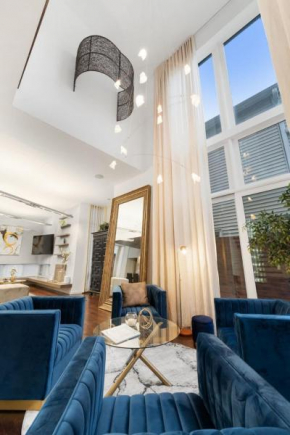 5BR 5BA Architectural Estate-Theatre Gym Rooftop